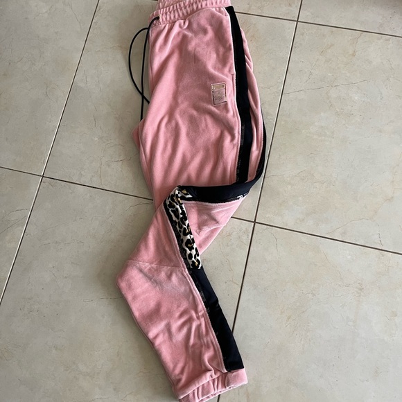 LOOKING FOR - Picture 1 of 5